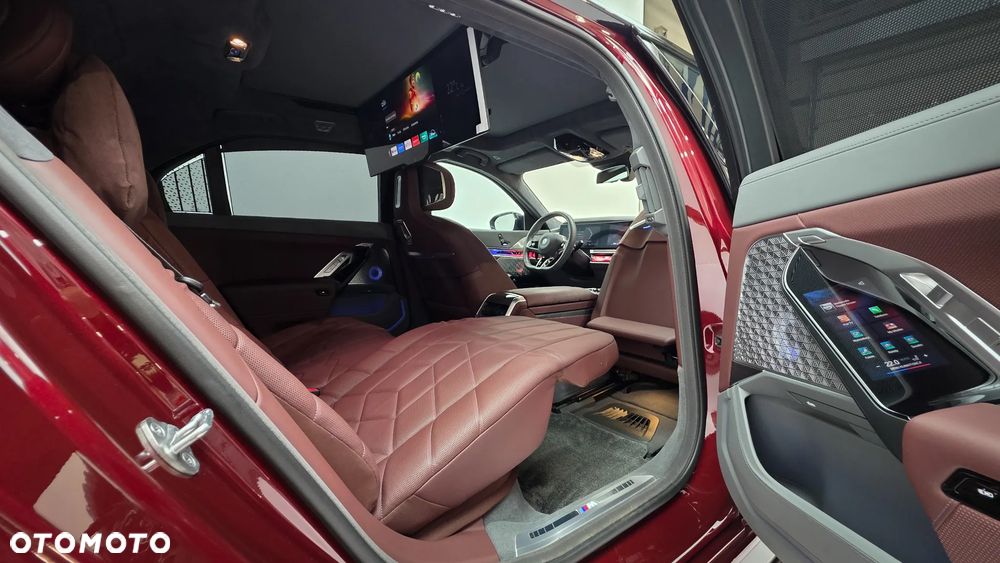 BMW Seria 7 M760e PHEV xDrive sport - 29