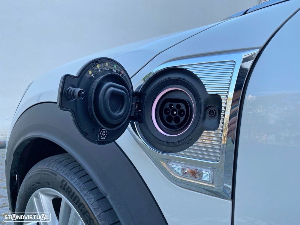 MINI Countryman Cooper SE Premium P. Classic Auto - 3