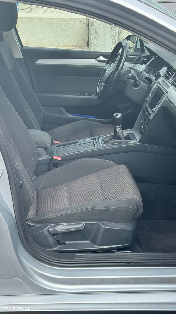VW Passat Variant 1.6 TDI BlueMotion - 17