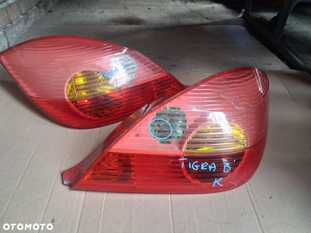 Lampa tył OPEL TIGRA B prawa OE - 1