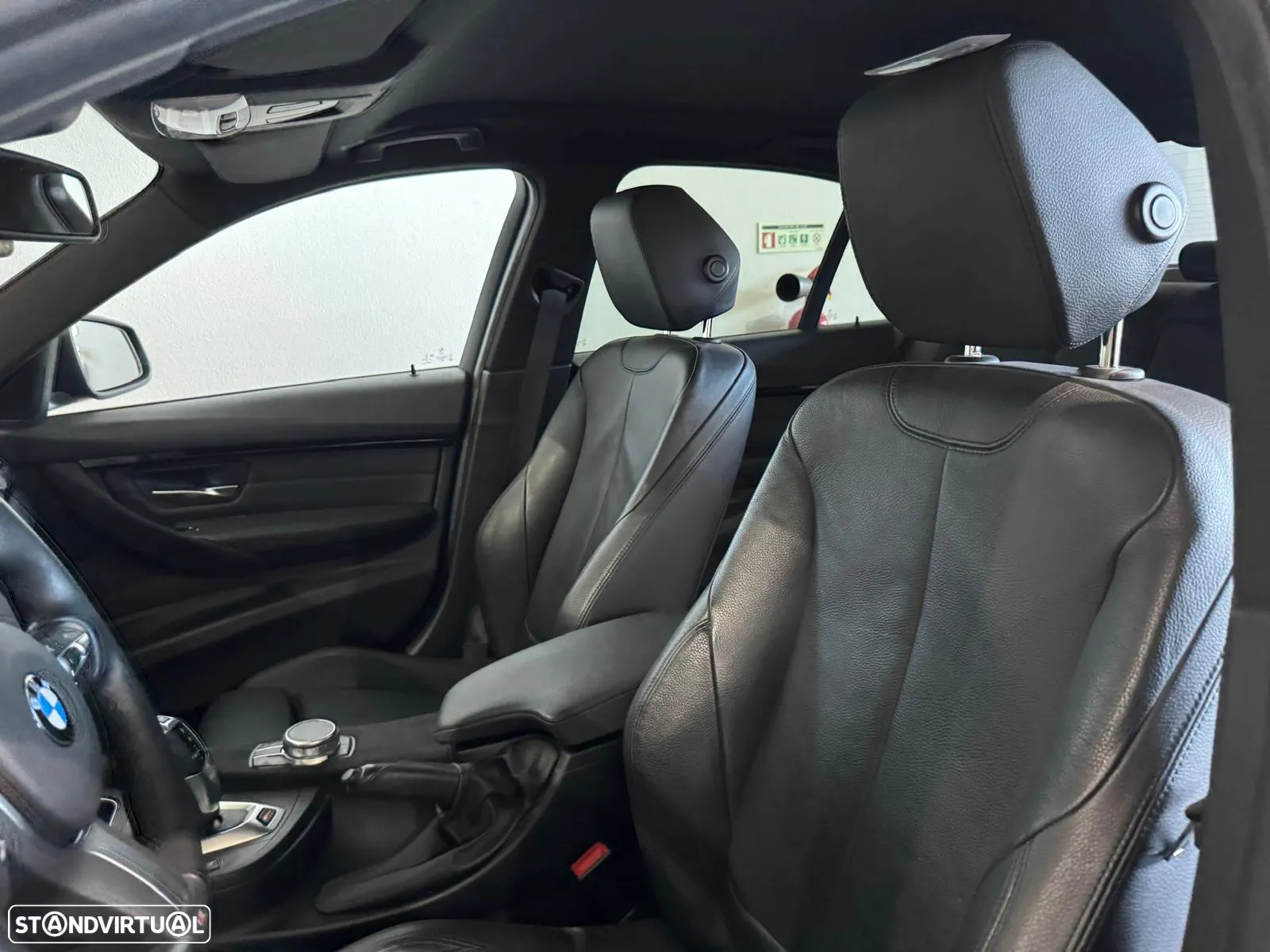 BMW 330 e iPerformance Pack M - 14