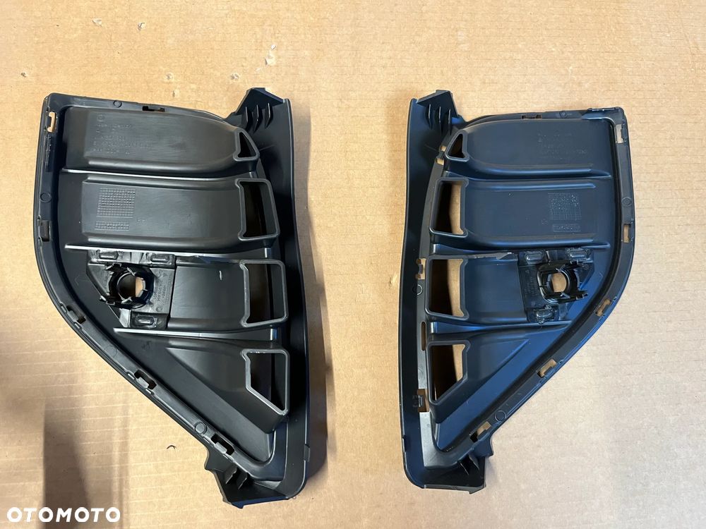 KRATKI W ZDERZAK VW ID.4 ZAŚLEPKA ZDERZAKA ŚLIZG MOCOWANIE VW ID4 11A - 6