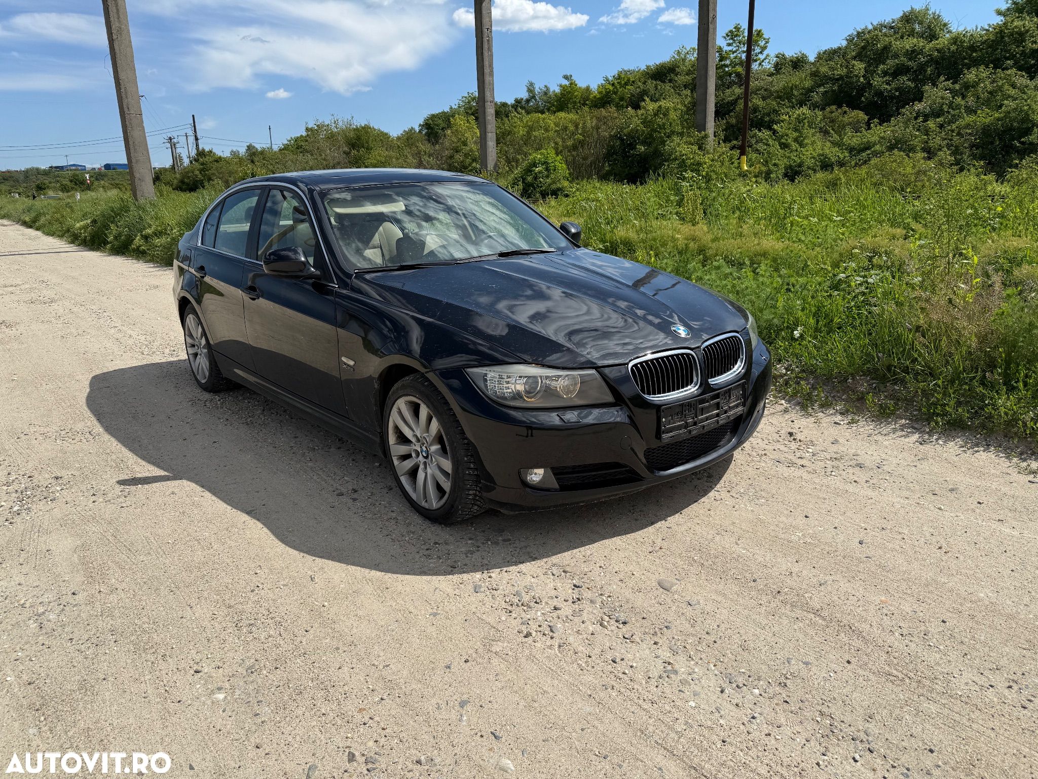Dezmembrări BMW e90 LCI facelift 2010 330dx N57 180 kw 245 hp manual 4x4 xenon navigație mare interior crem trapă - 1
