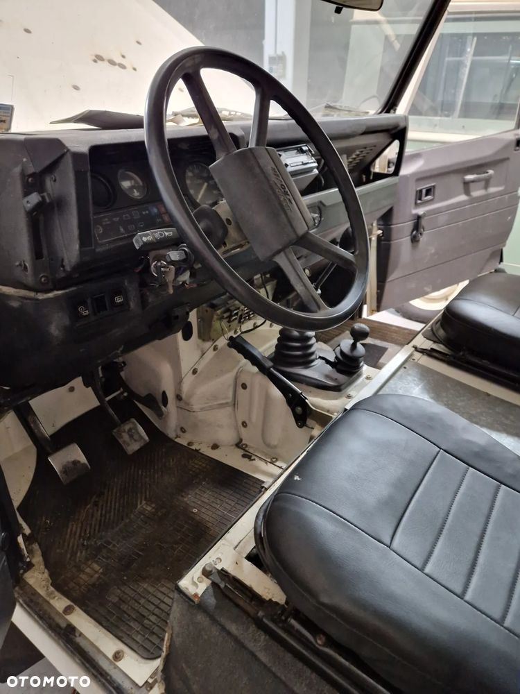 Land Rover Defender - 6