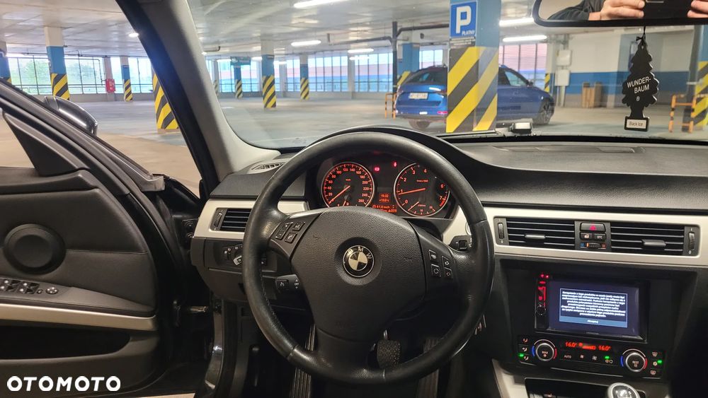 BMW Seria 3 320i - 12