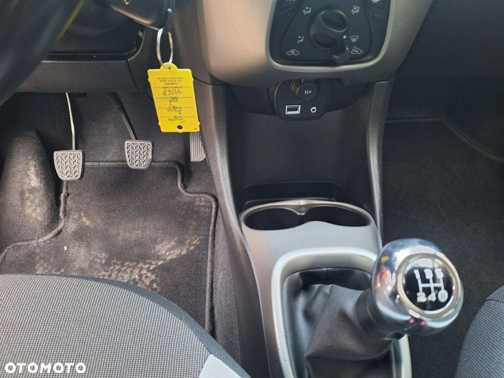 Toyota Aygo x-play touch - 23