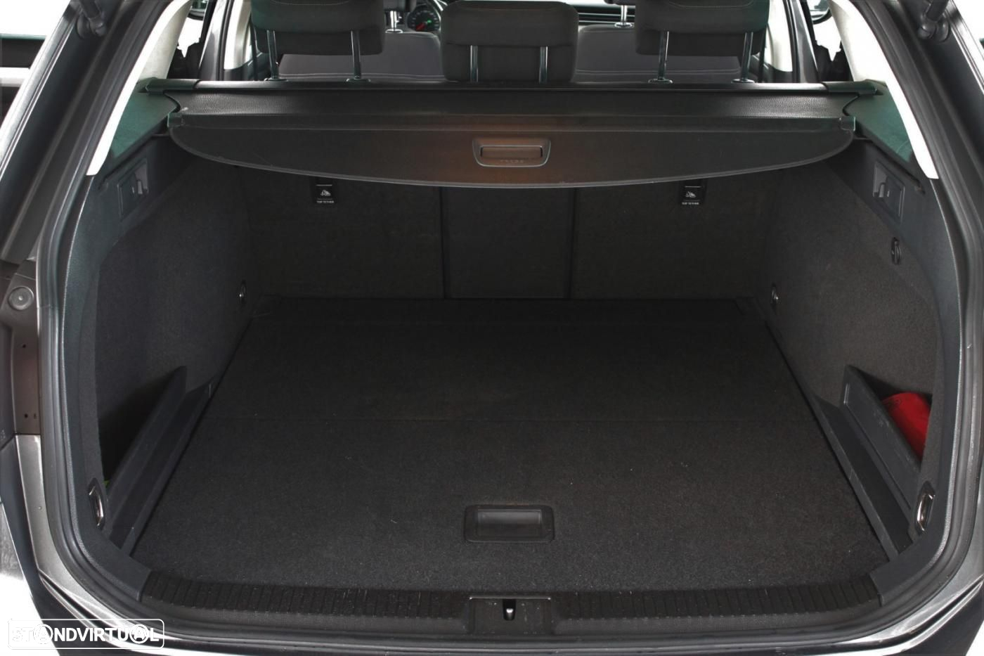 VW Passat Variant 1.6 TDI Confortline DSG - 45