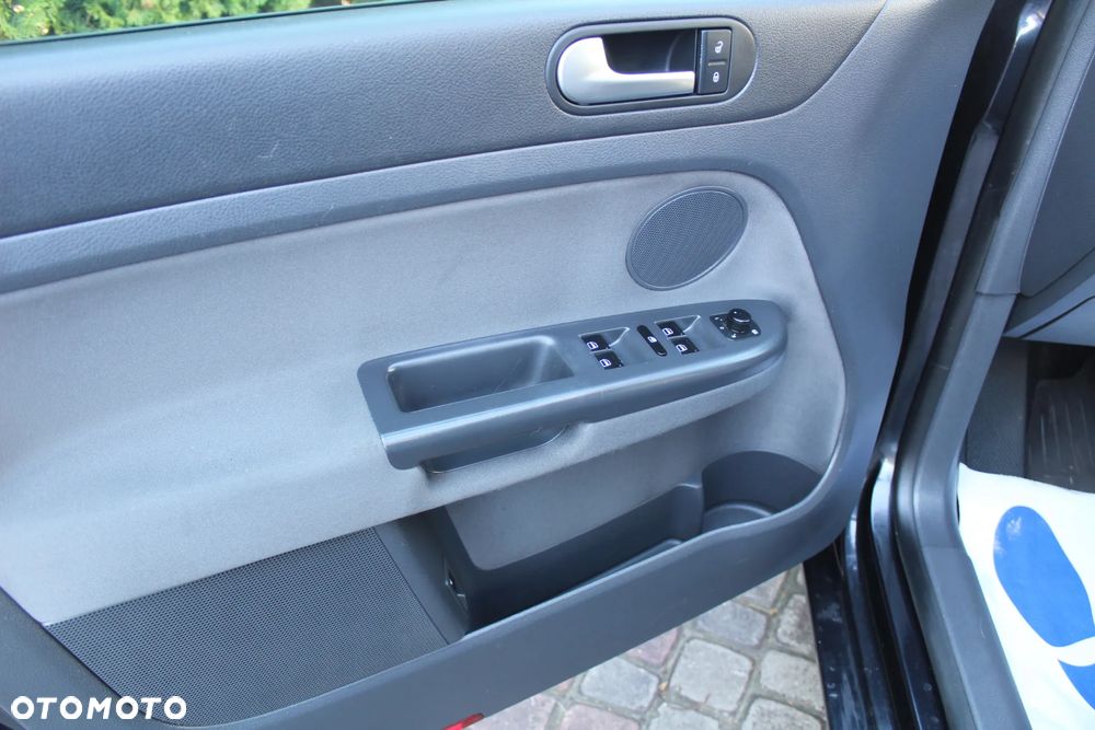 Volkswagen Golf Plus - 9