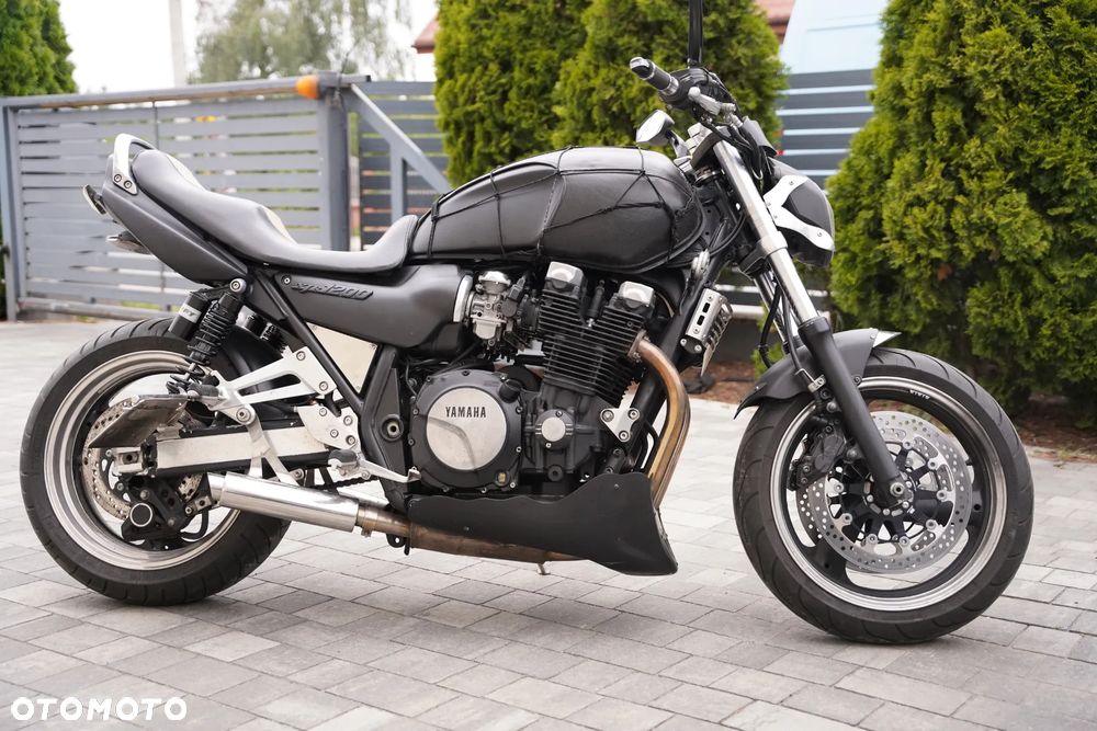 Yamaha XJR - 7