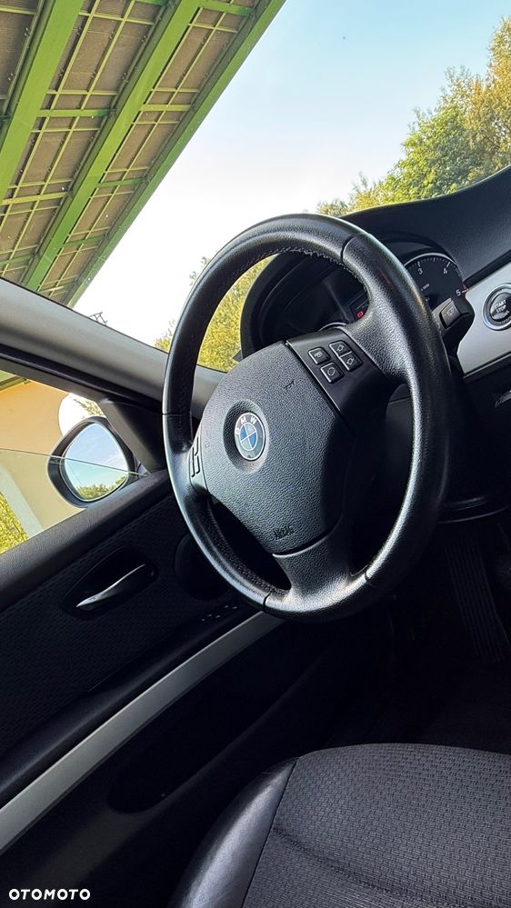 BMW Seria 3 320d xDrive - 21