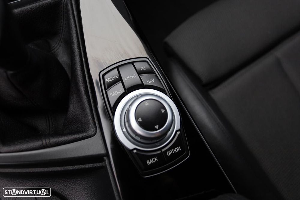 BMW 318 d Line Sport - 10