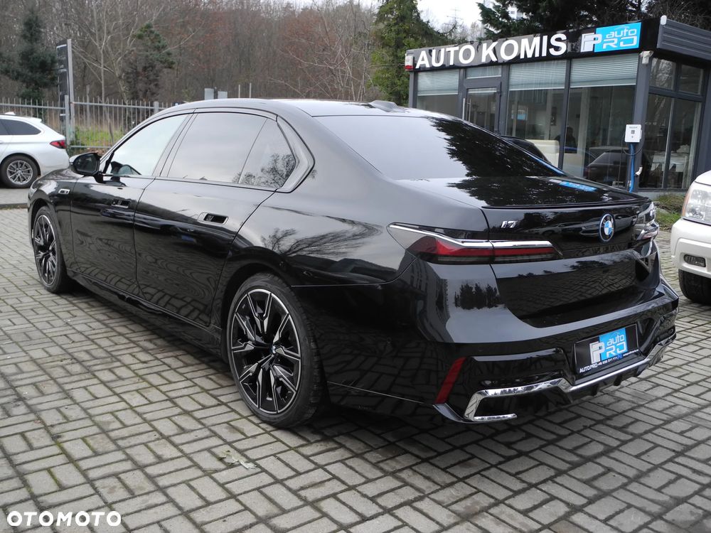 BMW i7 - 5
