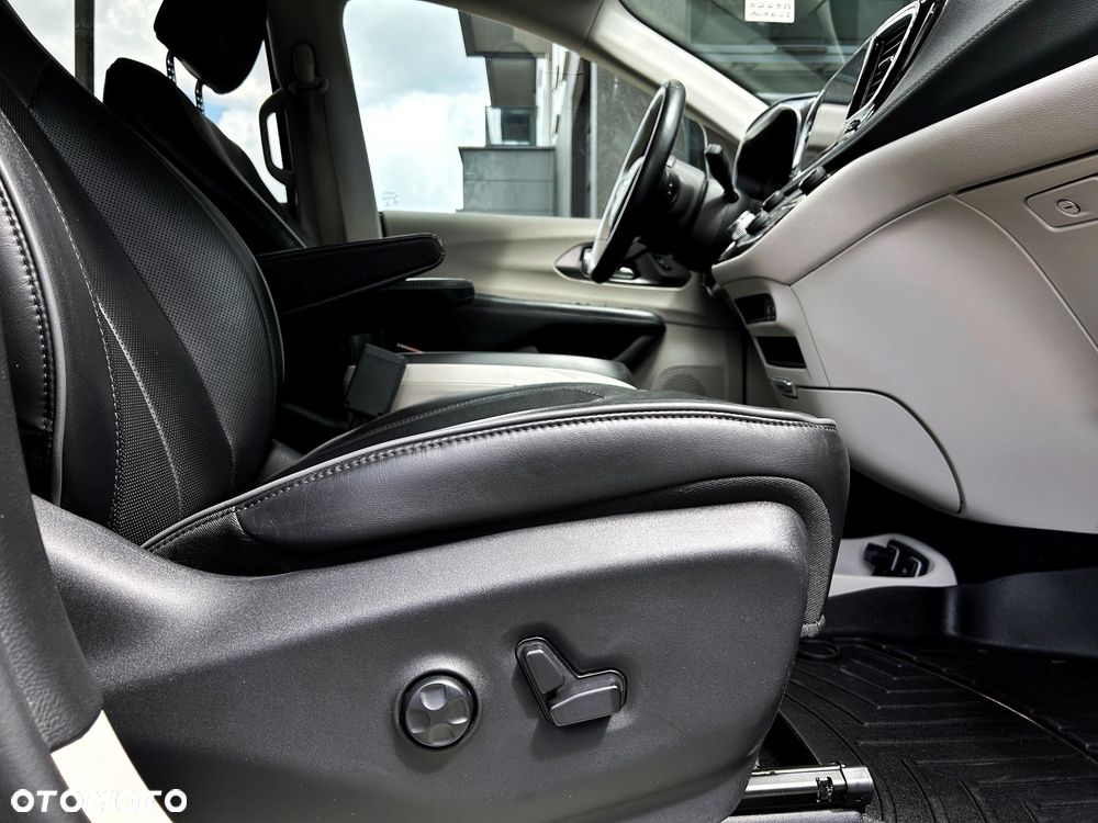 Chrysler Pacifica - 22