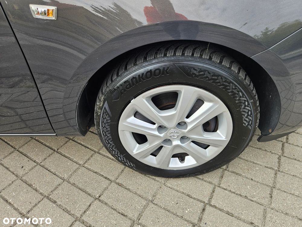 Opel Corsa 1.4 16V Cosmo - 11
