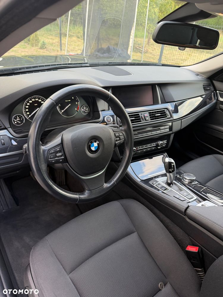 BMW Seria 5 530d xDrive - 13