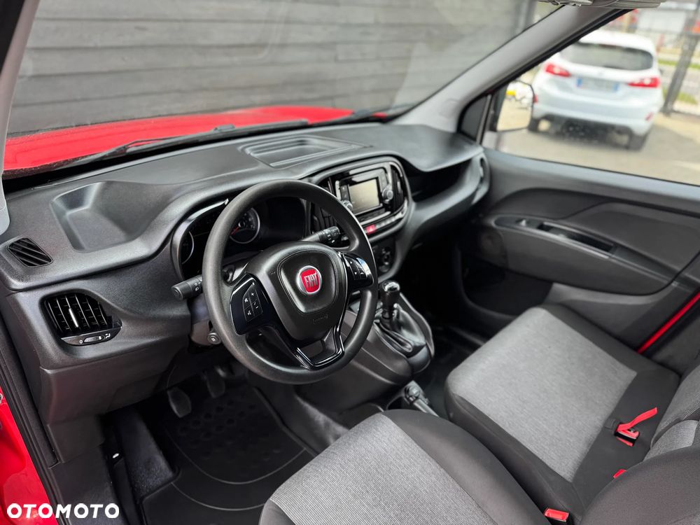 Fiat DOBLO  1,6 *  L1H1 #3 Osoby#  AUTO Z PEŁNĄ HISTORIĄ SERWISOWĄ * W 100% Nie Malowany Oryginalny Lakier * Tempomat * Faktura 23% # VAT-1 Auto Kupione w ASO Fiata * Gwarancja  * Bardzo oszczędny i dynamiczny silnik * Klimatyzacja* Tempomat * MP3 * Bluetooth * Czujniki Parkowania * - 15