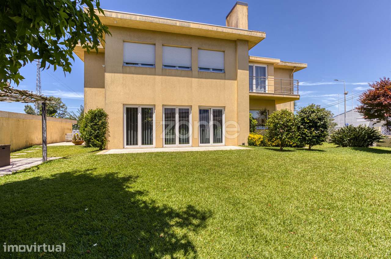 Moradia T4 +2, 1 suite, 2 pisos, 717m², poço, Oliveira do Douro. Ga... - Grande imagem: 4/47