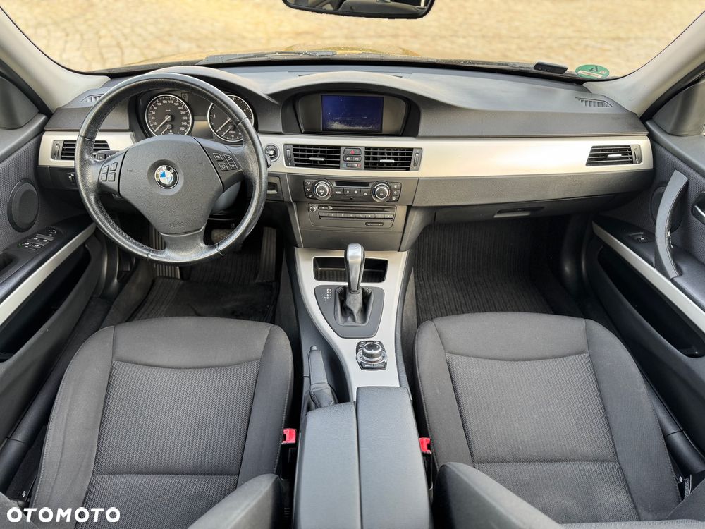 BMW Seria 3 318d - 11