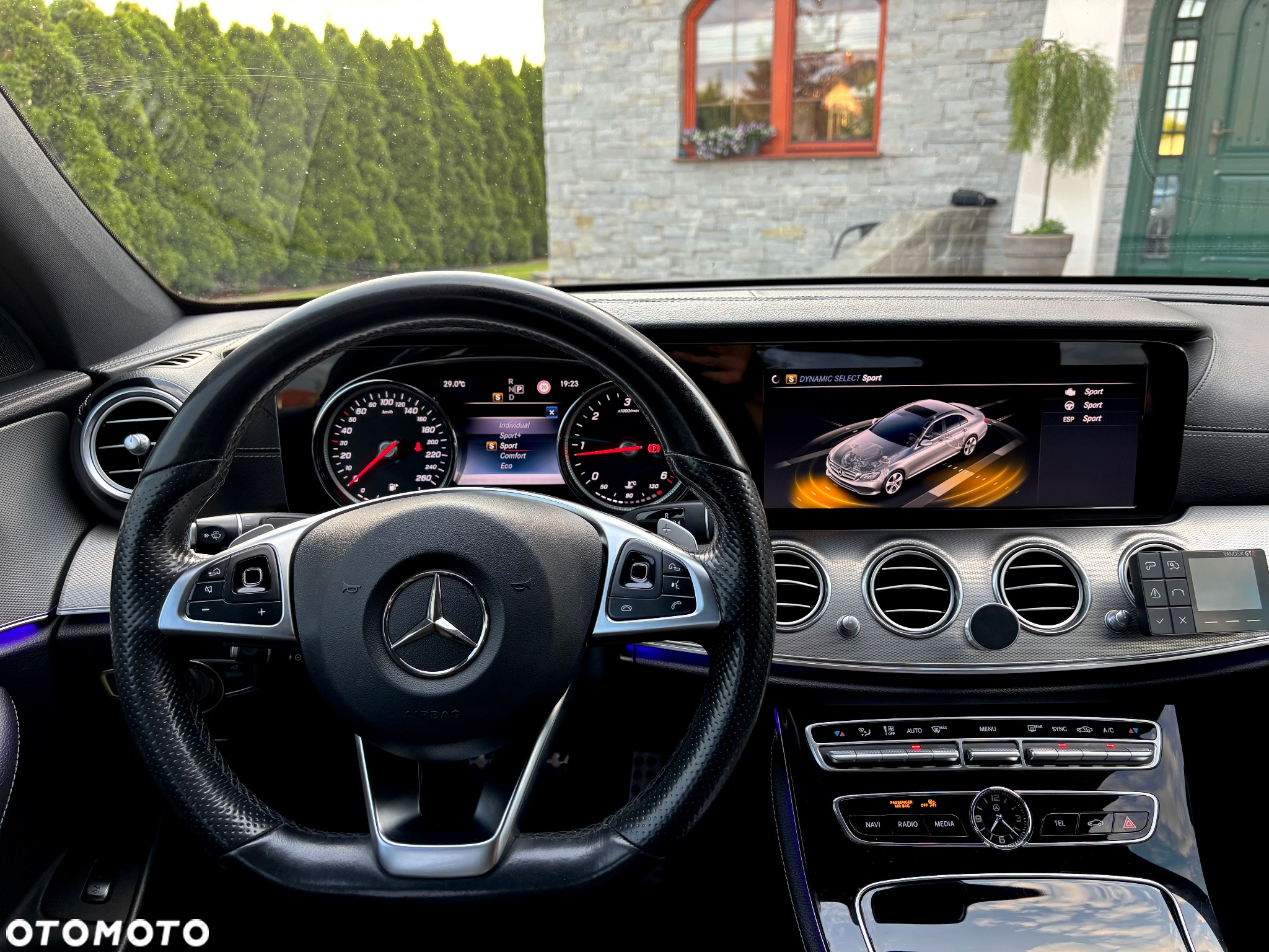 Mercedes-Benz Klasa E 220 d 9G-TRONIC AMG Line - 23