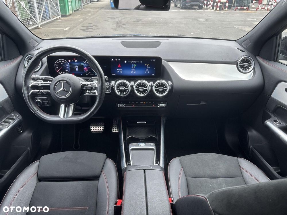 Mercedes-Benz GLA - 13