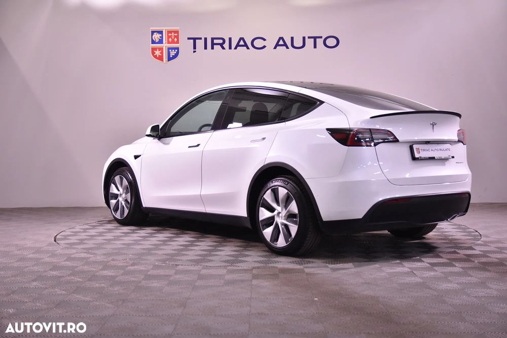 Tesla Model Y - 4