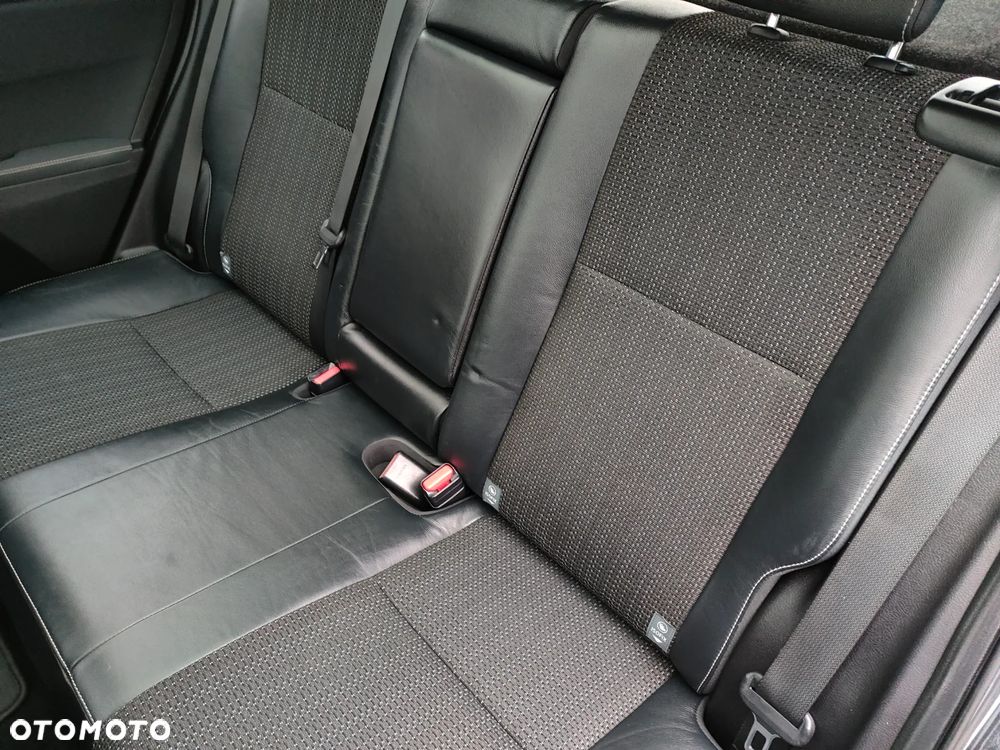 Toyota Auris 2.0 D-4D Premium - 23