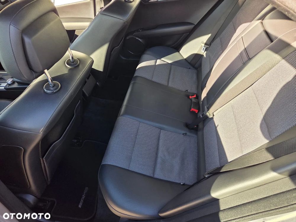Mercedes-Benz Klasa C 200 CGI Automatik BlueEFFICIENCY - 9
