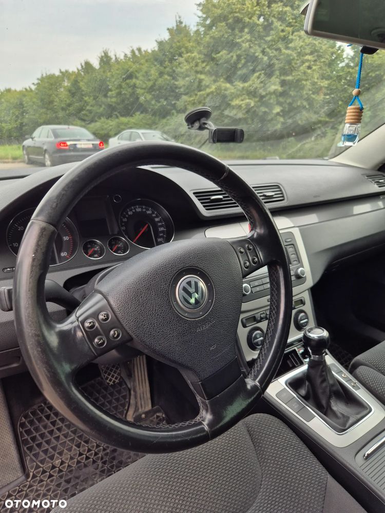 Volkswagen Passat 1.9 TDI Individual - 14
