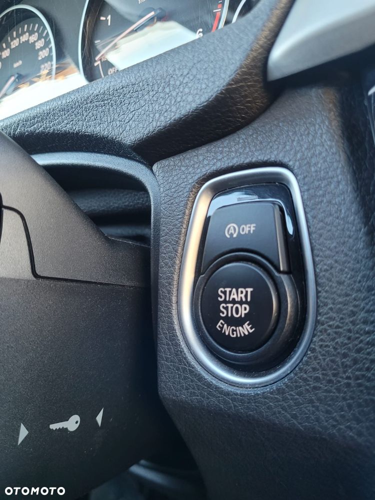 BMW Seria 3 318d Sport Line - 34