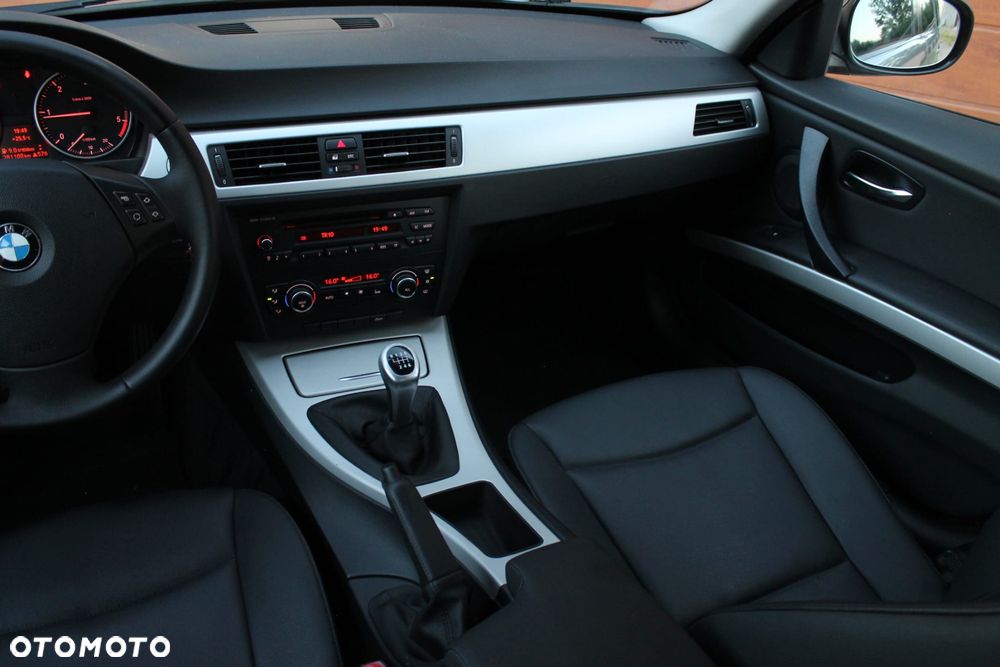 BMW Seria 3 318d DPF Edition Exclusive - 27
