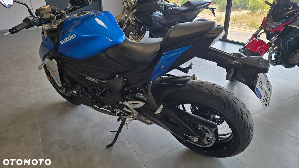 Suzuki GSX - 14