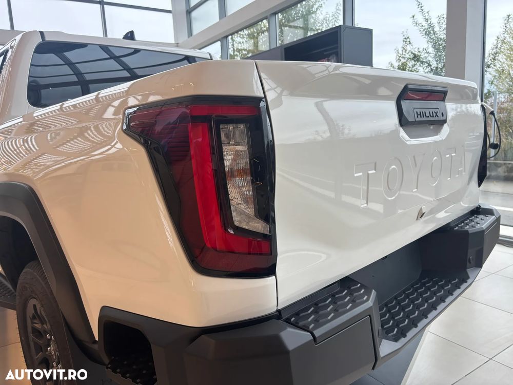Toyota Hilux 2.8D MHEV Double Cab 6AT AWD Style - 22