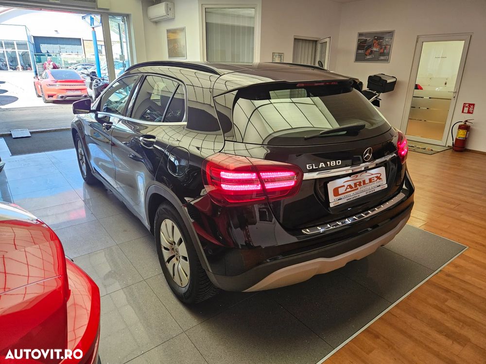 Mercedes-Benz GLA - 8