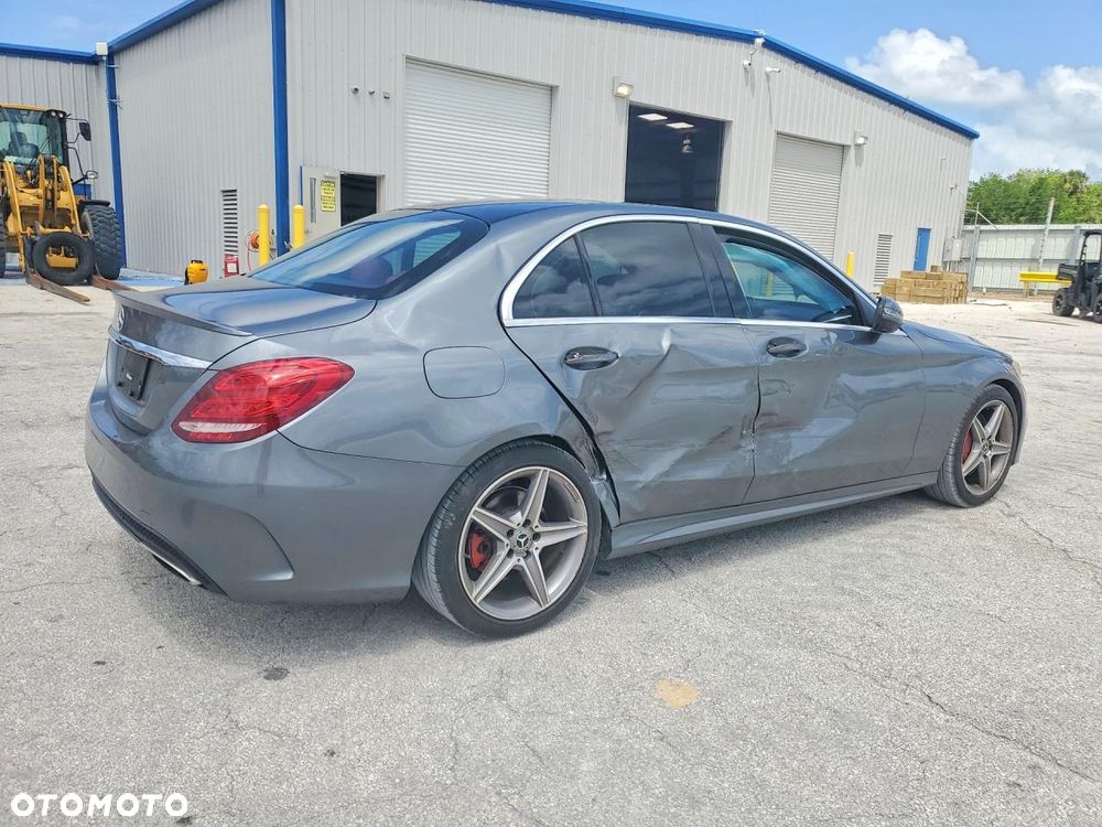 Mercedes-Benz Klasa C 300 7G-TRONIC Exclusive - 3