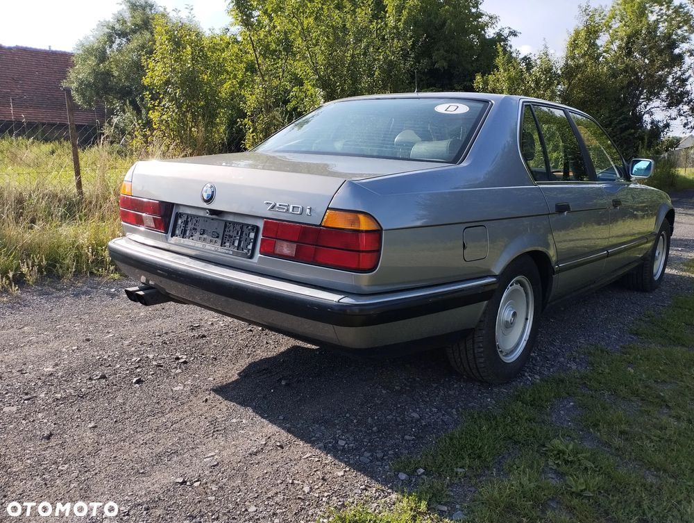 BMW Seria 7 750i - 11