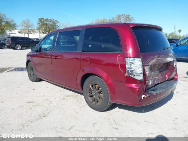 Dodge Grand Caravan - 4