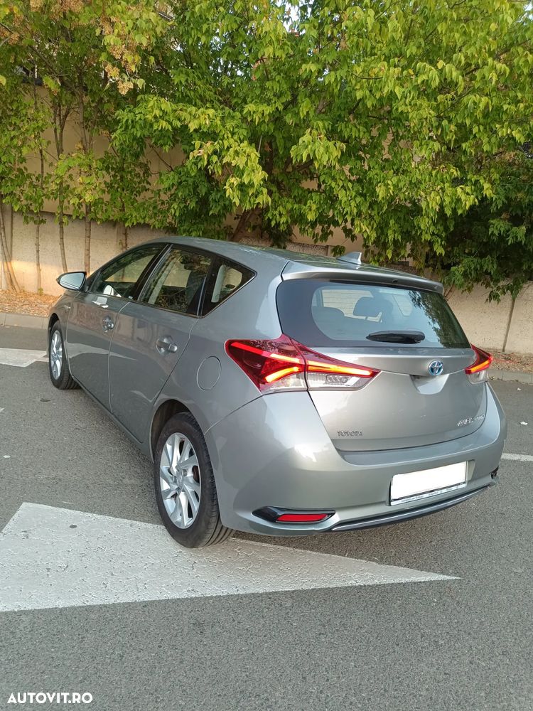 Toyota Auris 1.8 L VVT-i Hybrid Sol + - 3