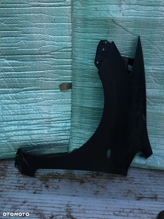 B495 TOYOTA AURIS 2007-10 BŁOTNIK LEWY PRZÓD - 1