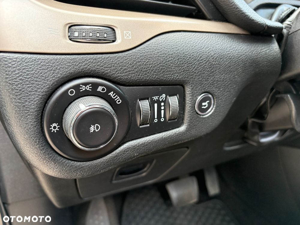 Jeep Cherokee 3.2 V6 Pentastar Active Drive I Automatik Limited - 26