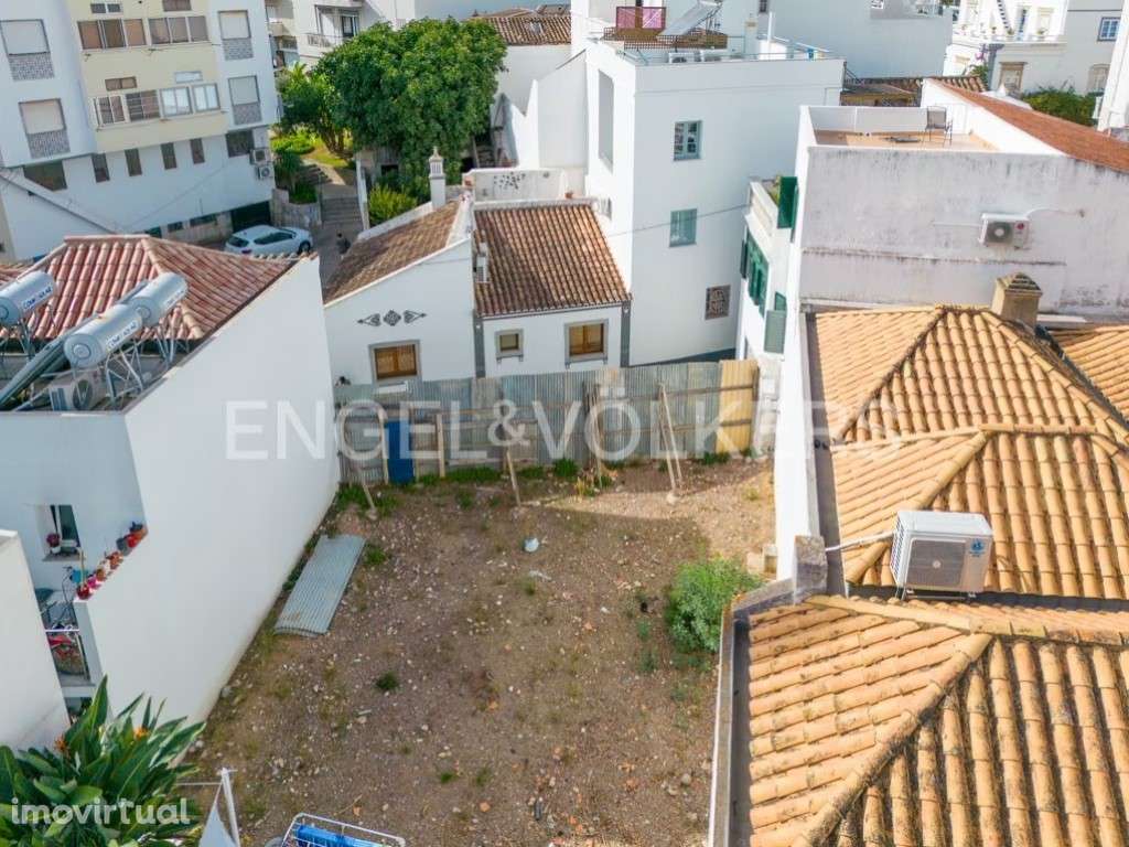 Terreno urbano à venda no centro histórico de Tavira - Grande imagem: 2/23
