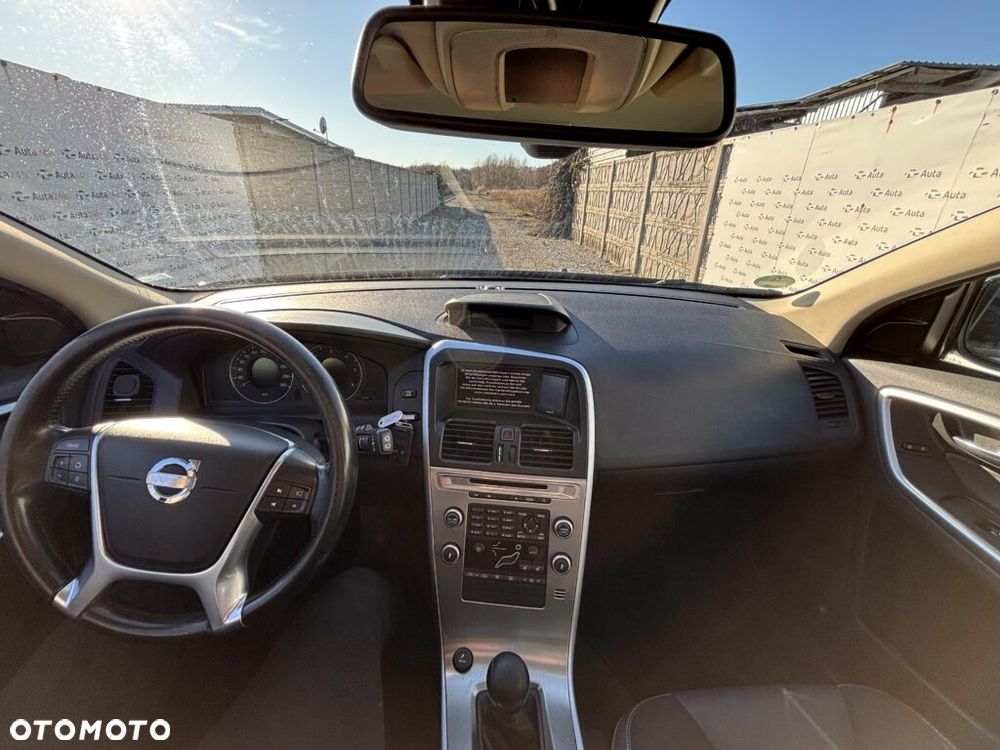 Volvo XC 60 2.4D DRIVe Momentum - 8