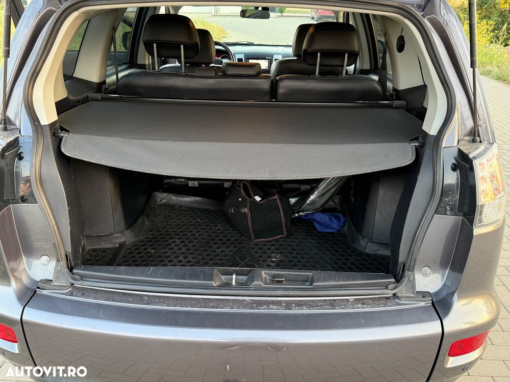 Mitsubishi Outlander - 7