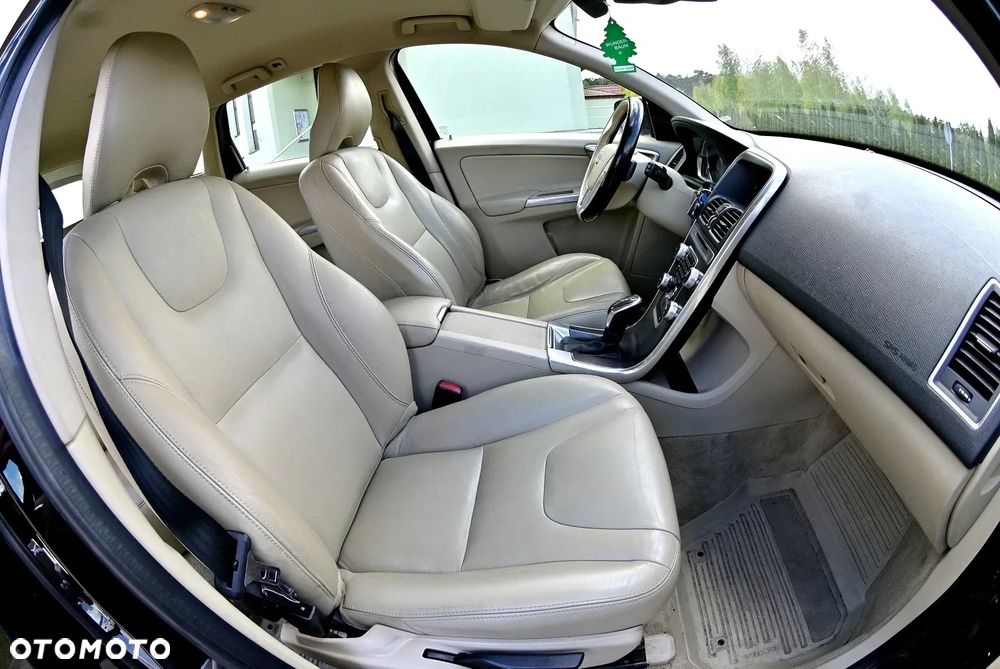 Volvo XC 60 D4 AWD Summum - 16