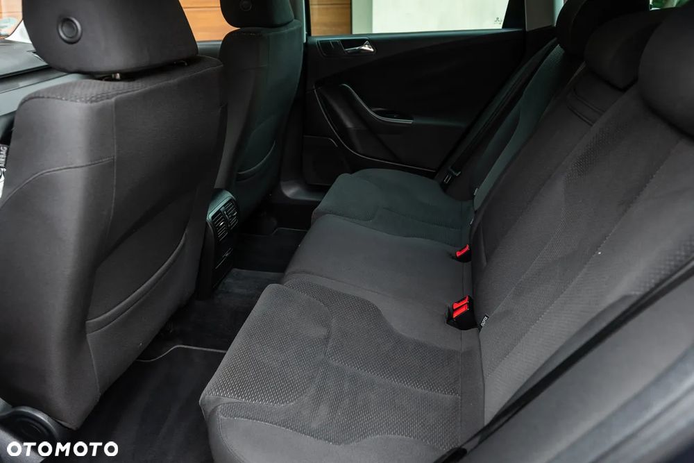 Volkswagen Passat 2.0 FSI Individual - 20