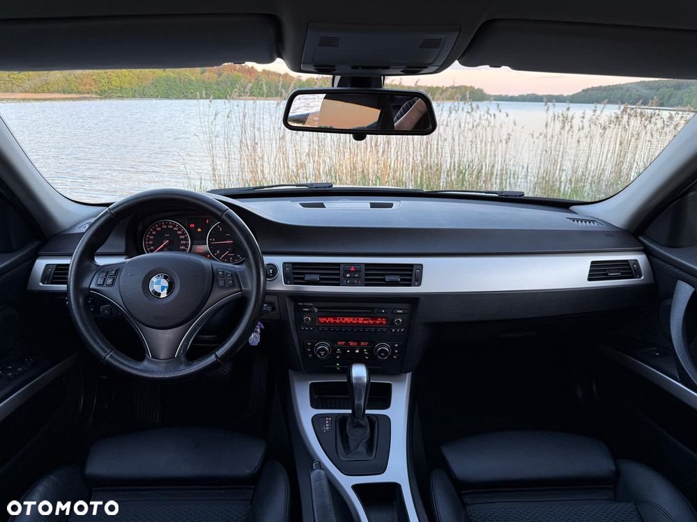 BMW Seria 3 ver-320d-dpf - 32