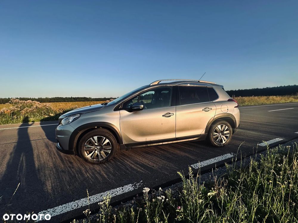 Peugeot 2008 1.5 BlueHDi Allure S&S - 5