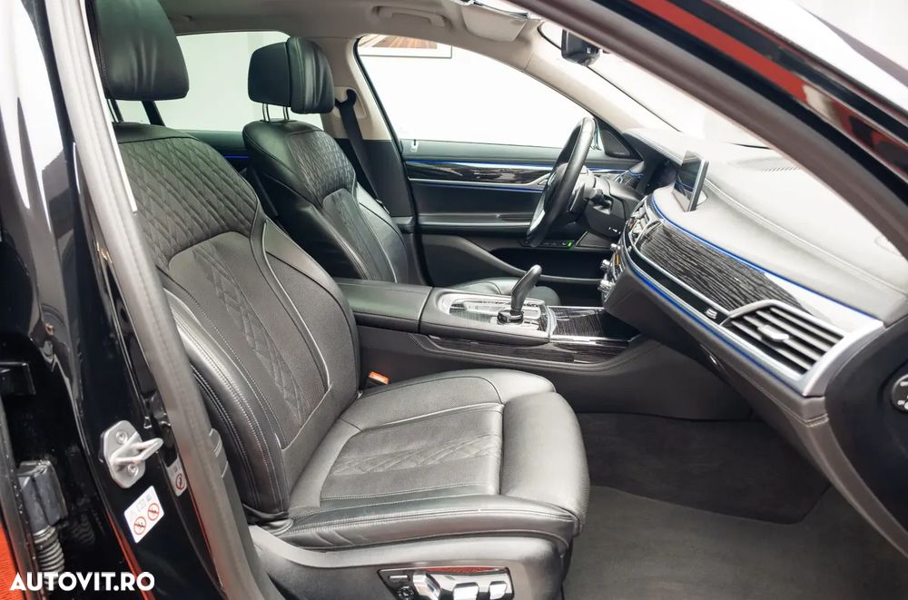 BMW Seria 7 740d xDrive MHEV - 14