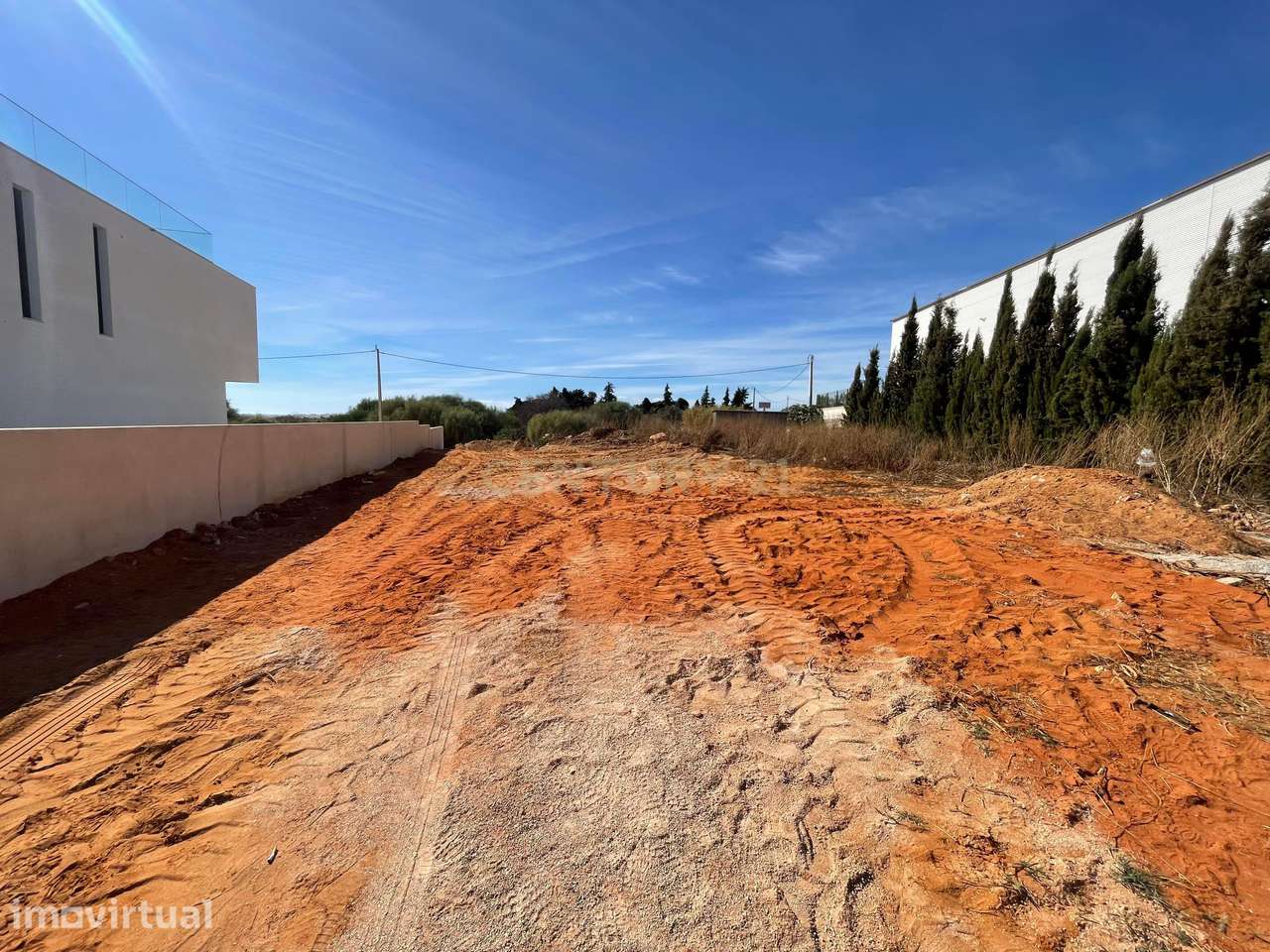 TERRENO URBANO PARA CONSTRUÇÃO DE MORADIA MODERNA ENCOSTA DOURADA - Grande imagem: 4/9
