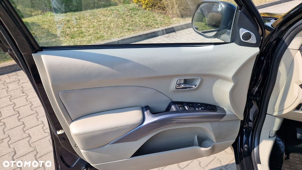 Mitsubishi Outlander 2.0 DI-D 4WD Invite - 10