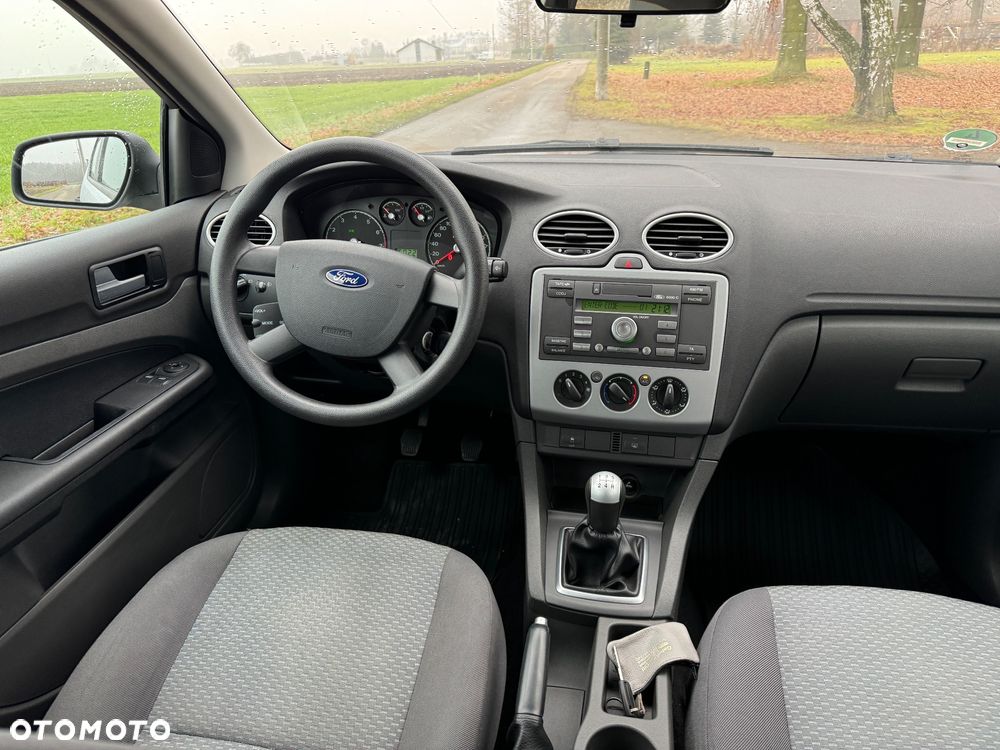Ford Focus 1.6 16V Trend - 24